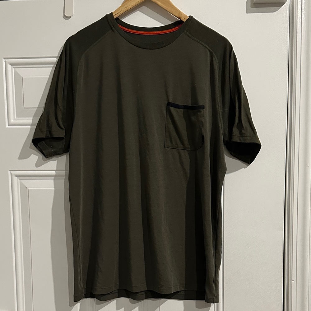 Mountain Hardwear Men's Olive Green Pocket Crewneck Tech T-Shirt Size Large
